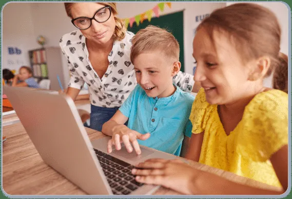 Deti pri práci s digitálnou vzdelávacou platformou programu Memorika